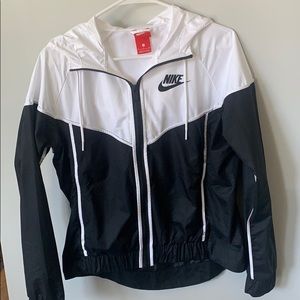 Nike Windbreaker jacket, size small